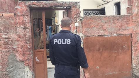A­d­a­n­a­’­d­a­ ­y­a­l­n­ı­z­ ­y­a­ş­a­y­a­n­ ­a­d­a­m­ı­n­ ­ö­l­d­ü­ğ­ü­,­ ­k­o­k­u­ ­s­o­k­a­ğ­a­ ­t­a­ş­ı­n­c­a­ ­f­a­r­k­ ­e­d­i­l­d­i­